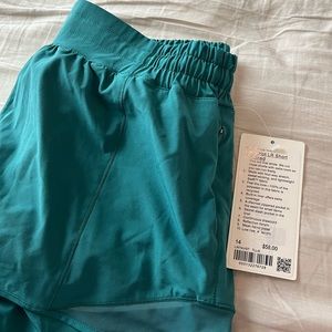 Lululemon hotty hot shorts 4’’